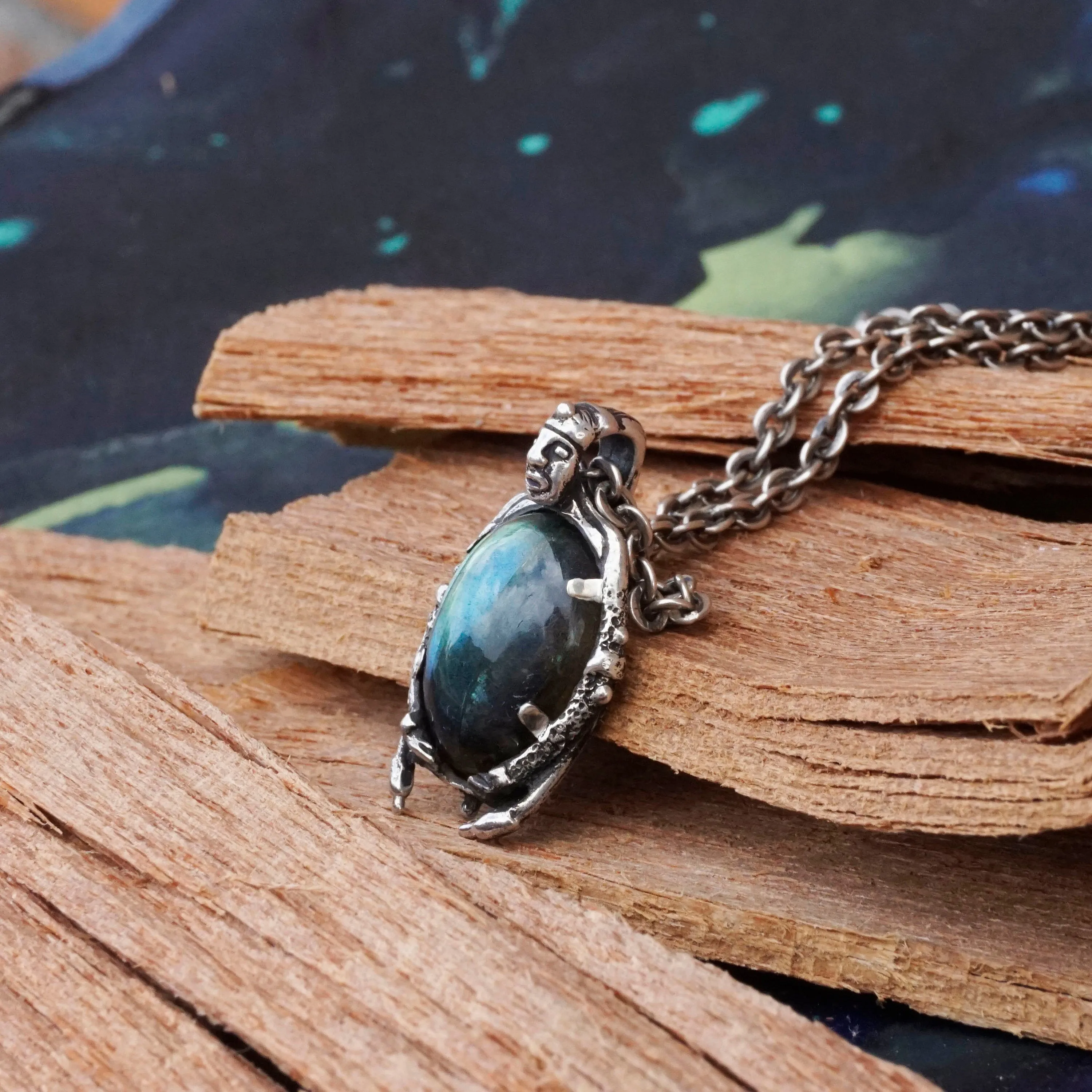 Labradorite pendant TREASURER